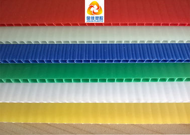 Листы различных цветов рифленые пластиковые для много использований в различных индустриях